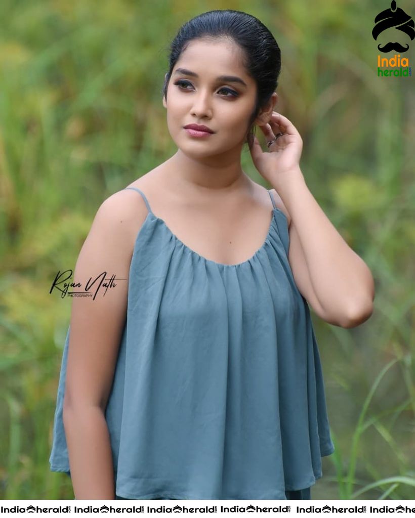 Anikha Surendra Latest Hot Photos Set