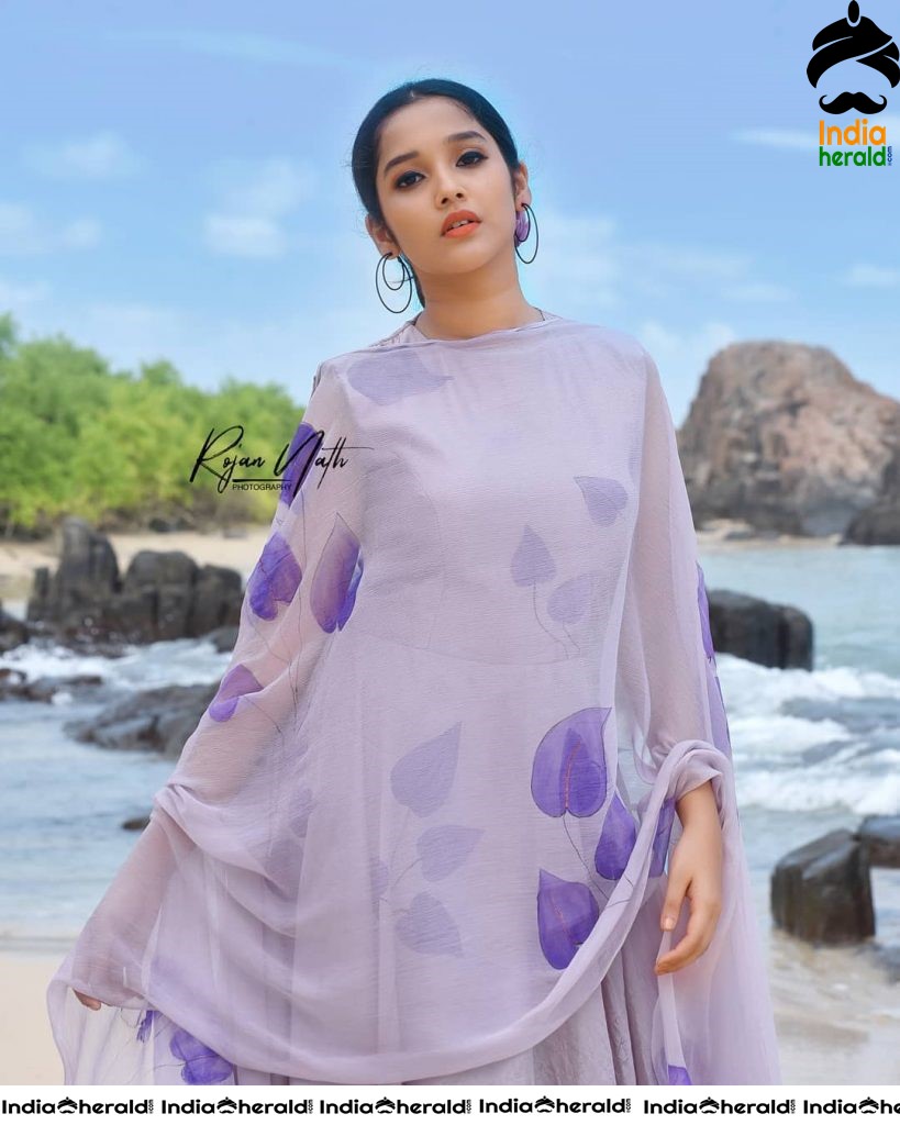 Anikha Surendra Latest Hot Photos Set