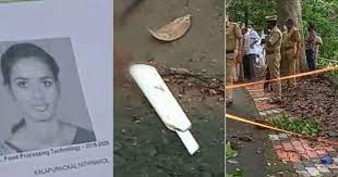 IHG'office knife'; Classmate watching the bleeding - Newsdir3