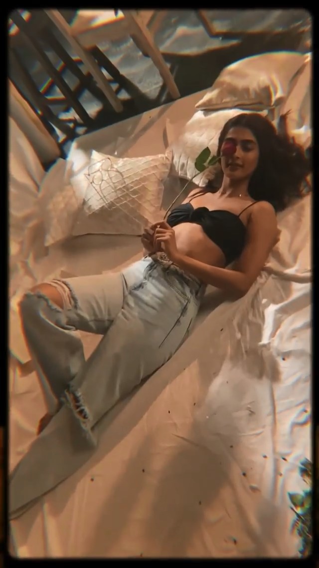Pooja Hegde Refused to wear Hot Costumes at Shooting..?