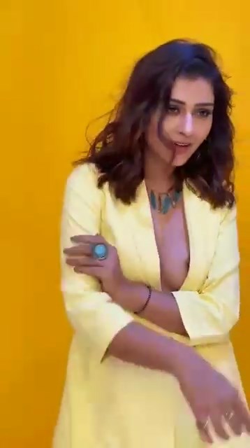 Oops Payal Rajput Slip during Hot Photoshoot - WATCH VIDEO