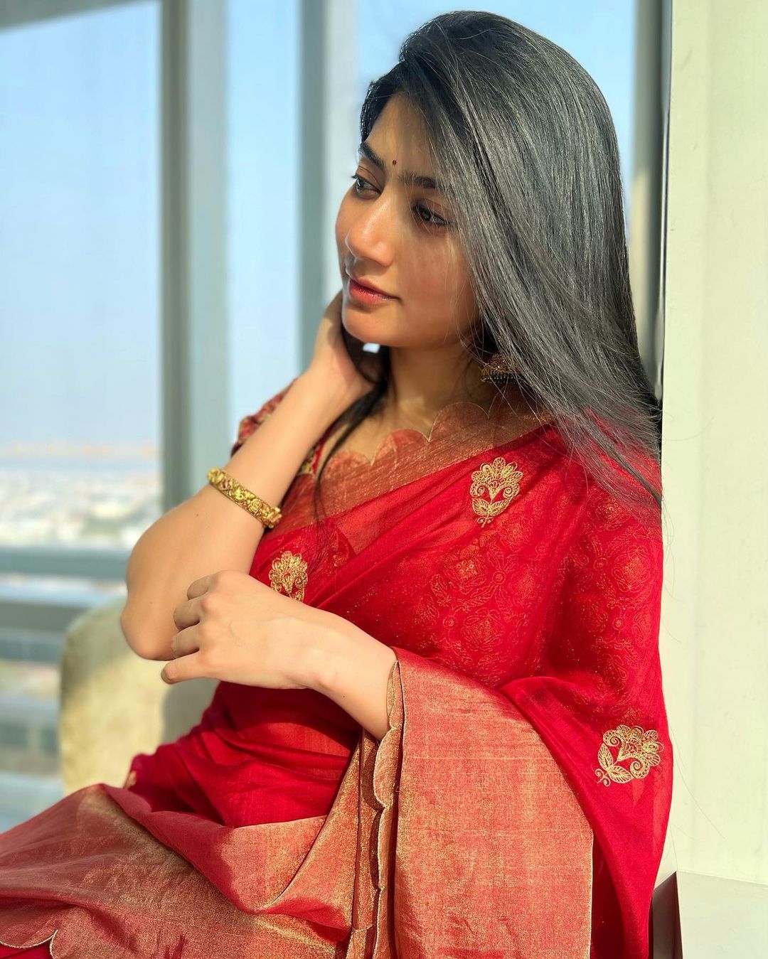 Sai Pallavi looks Red Hot in Saree - See Photos