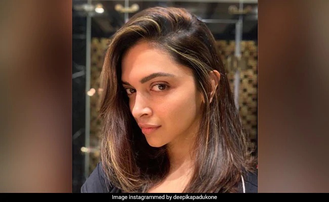 Deepika Padukone tries Hair Flip Pose and result is Mind Blown Deepika Padukone tries Hair Flip Pose and result is Mind Blown