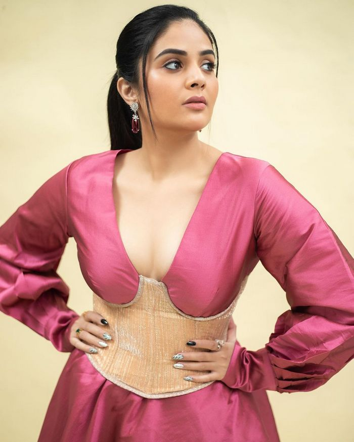 Deepika Chudai - 10 Hot Pics - Sreemukhi Cleavage and Thighs Show