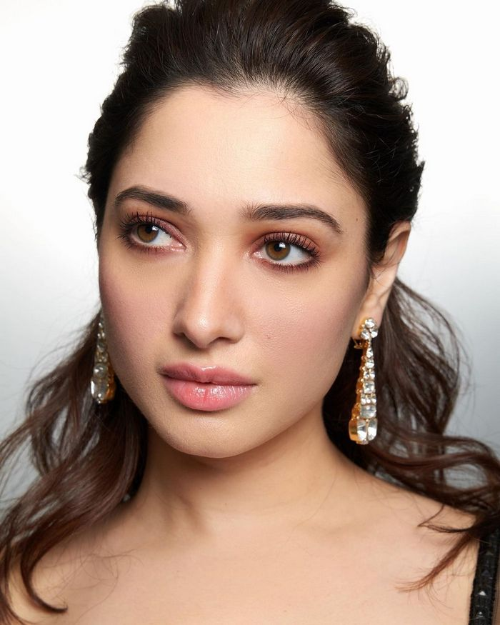 Prabhas Tamanna Sex Videos - Pics: Milk Beauty Blasts In Black