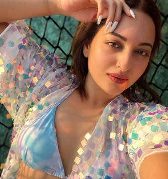 Sonakshi Sinha Xnxx Bp - Sonakshi Sinha is now ready to take risk???