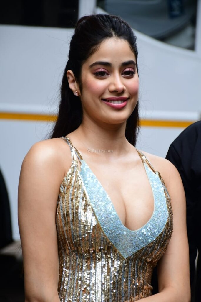 Deep Cleavage Of Indian Actress