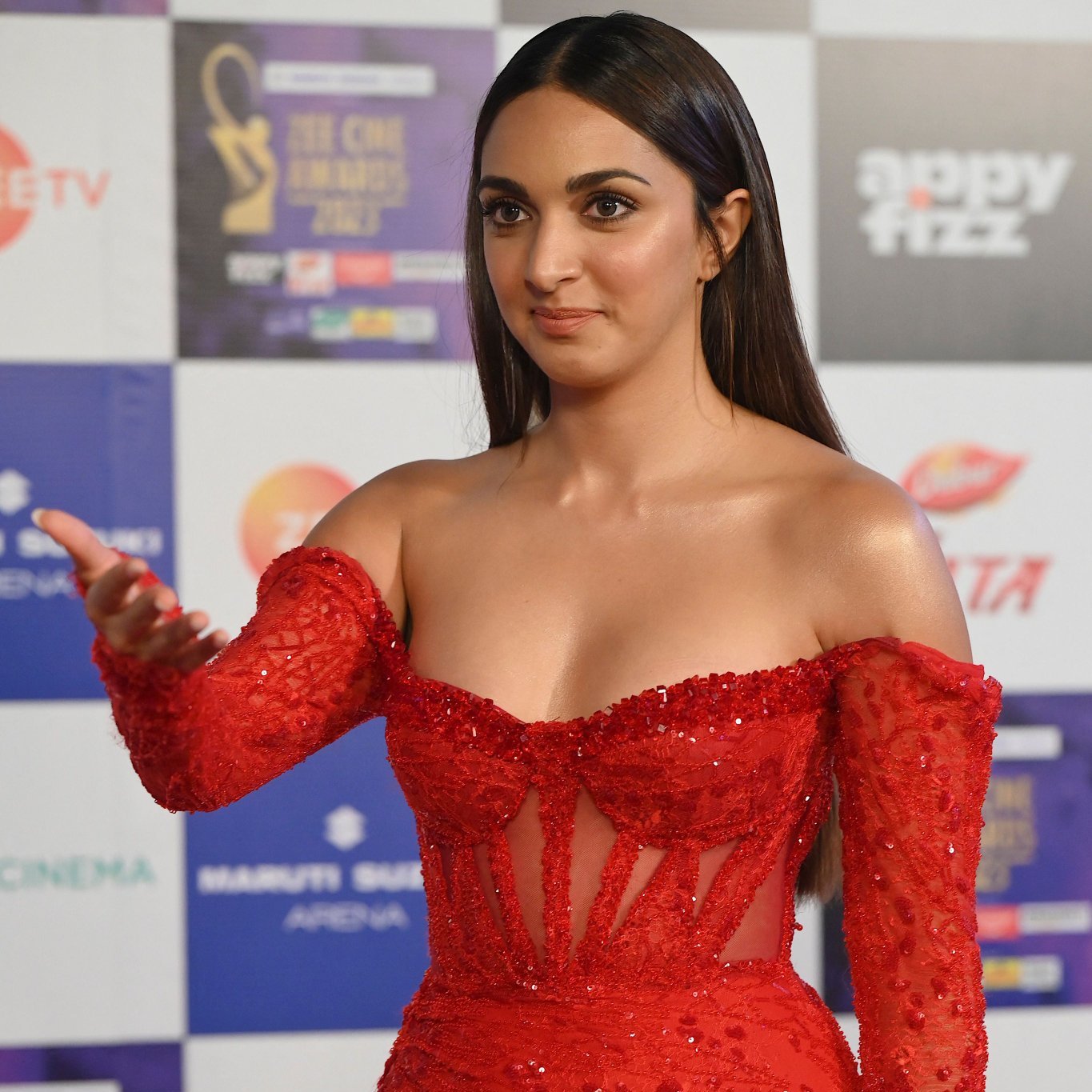 Lohri 2023 Kiara Advani Janhvi Kapoor Deepika Padukone Alia Bhatt  Kareena Kapoor Khan Show How To Dress Up For The Festival  News18
