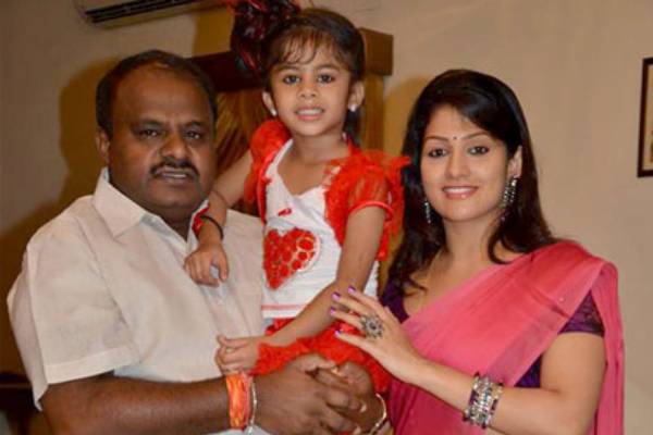 19 Year Actress Married a Guy who is of Father s Age - EXPOSED now