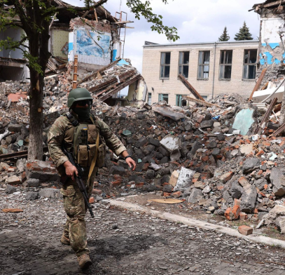 Narrow Escape: Missile Targets Leaders.