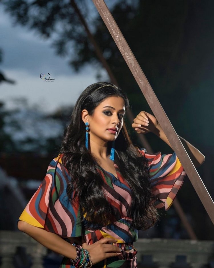 Dhee Show Priya Mani New Photos