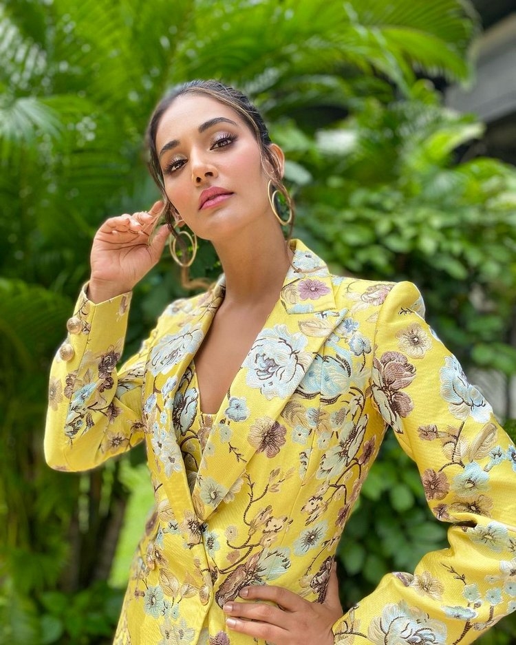 Mukti Mohan Images Collection