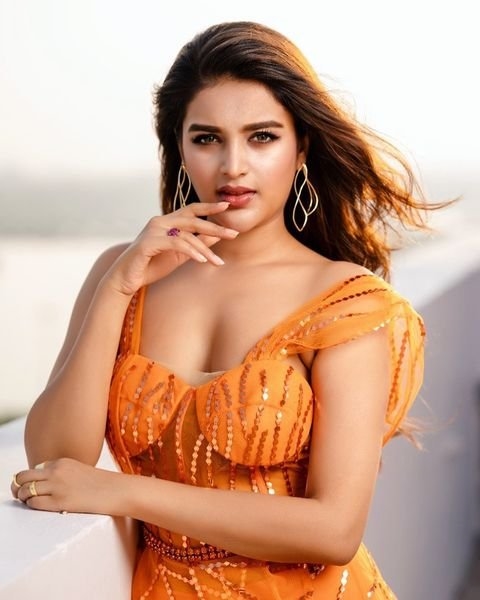 Nidhhi Agerwal Latest Photos