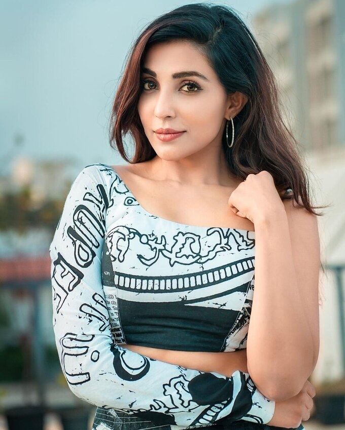 Parvati Nair Hot Photos Gallery