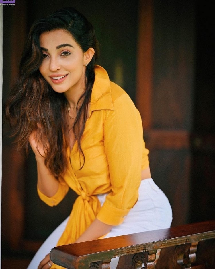 Parvati Nair Latest Photos Gallery