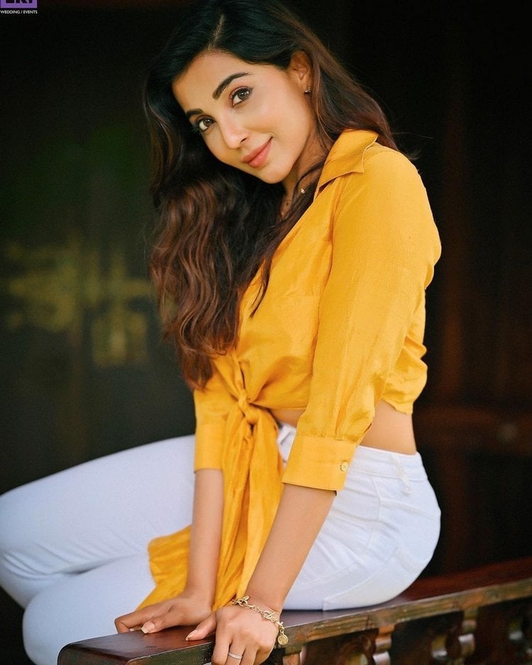 Parvati Nair Latest Photos Gallery