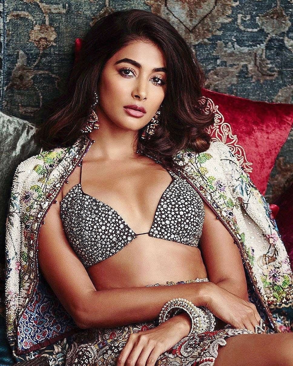 Pooja Hegde New Sexy Clicks
