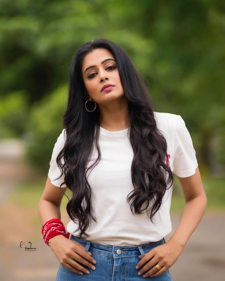Priya Mani Images With New Out Fit