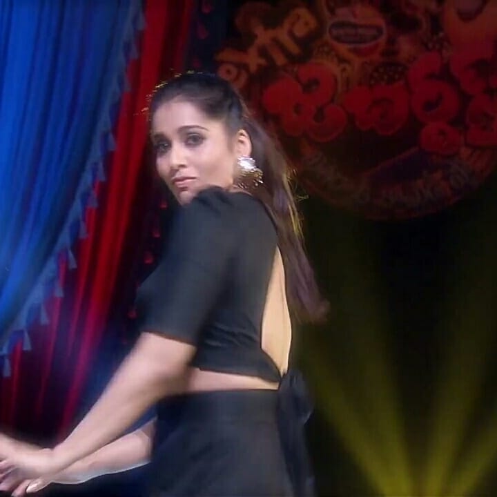 Rashmi Gautam New Clicks In Latest Episode