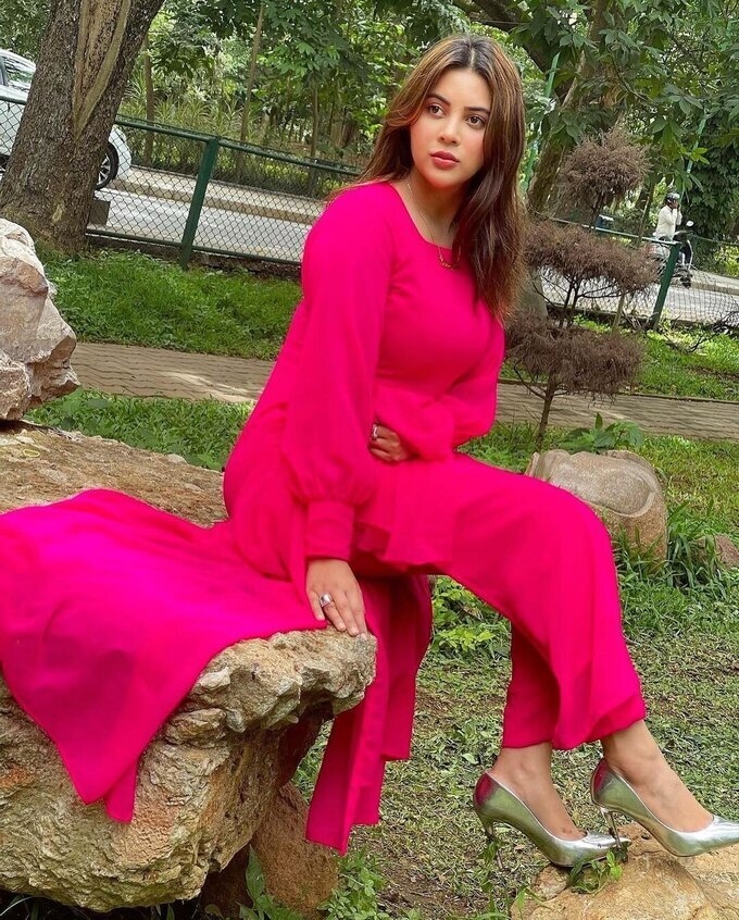 Sahar Afsha New Photos In Pink Dress