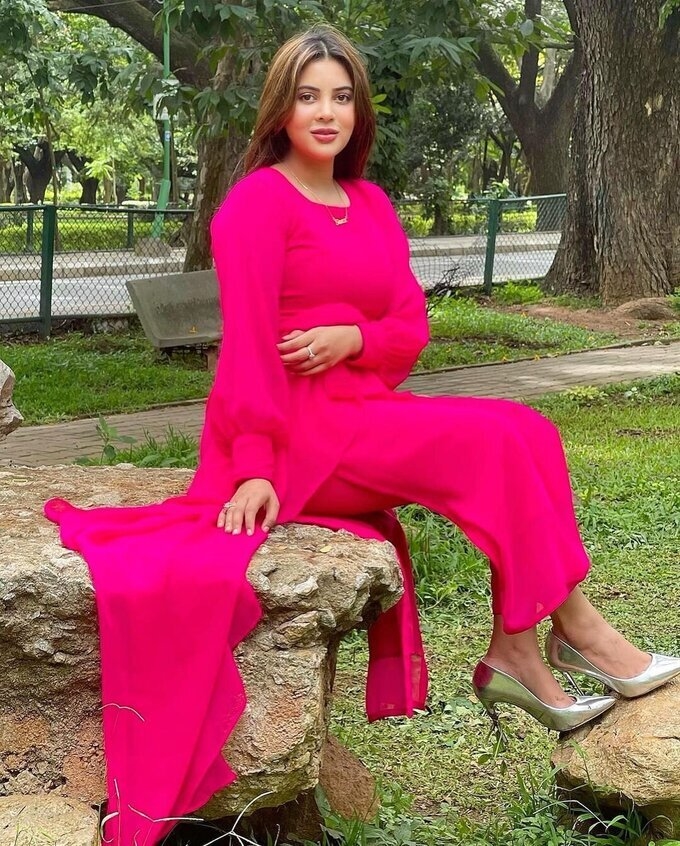 Sahar Afsha New Photos In Pink Dress