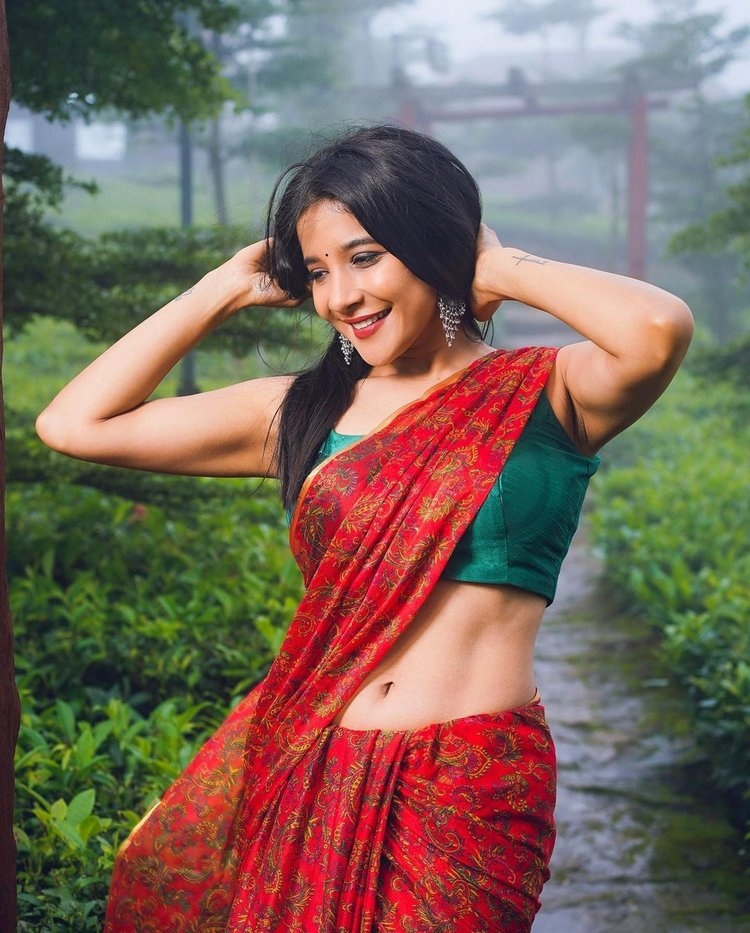 Sakshi Agarwal New Hot Click Saree