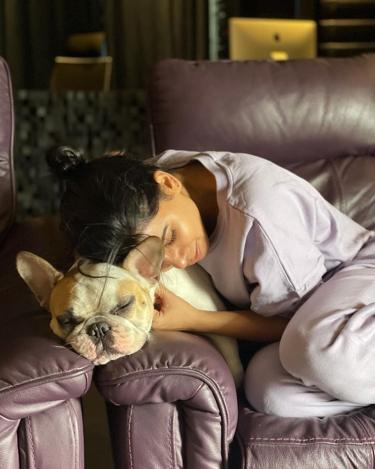 Samantha Akkineni New Images With Dog