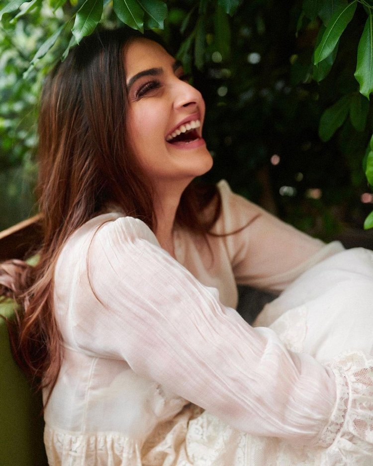 Sonam Kapoor Latest Crazy Photos