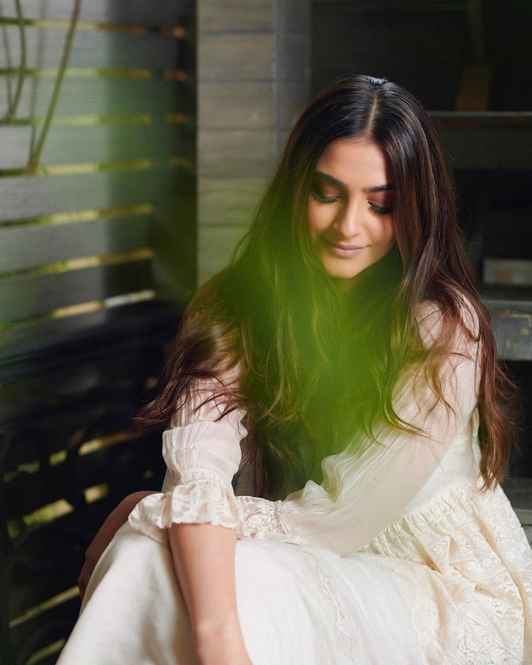 Sonam Kapoor Latest Crazy Photos