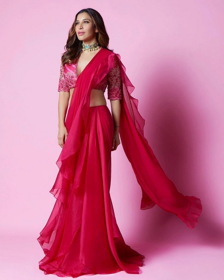 Sophie Choudry New Clicks Collection