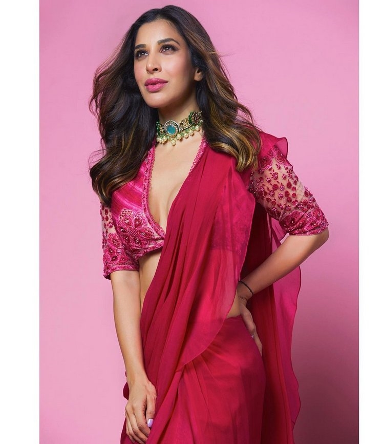 Sophie Choudry New Clicks Collection