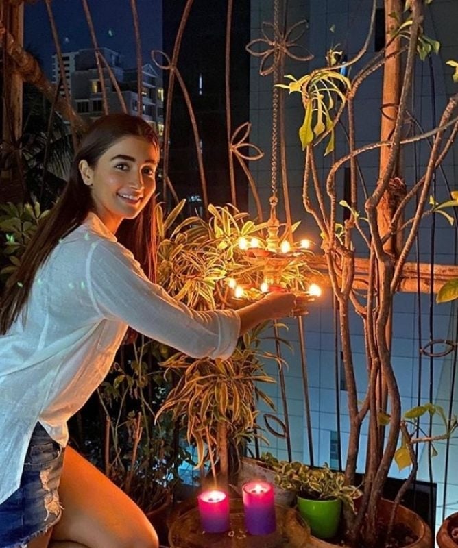 celebrities also followed 9 baje 9 minut in Pandemic days