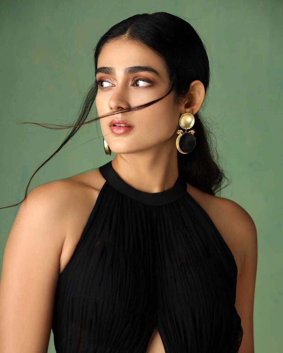 Aakanksha Singh New Look Photos