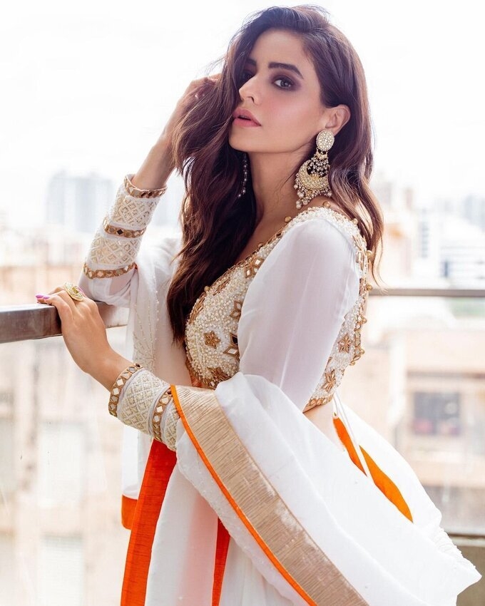 Aamna Sharif New Images Gallery Collection