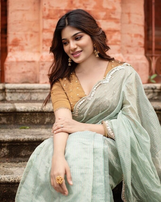 Aathmika Stunning Photos In Insta