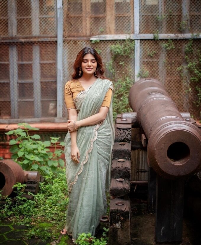 Aathmika Stunning Photos In Insta