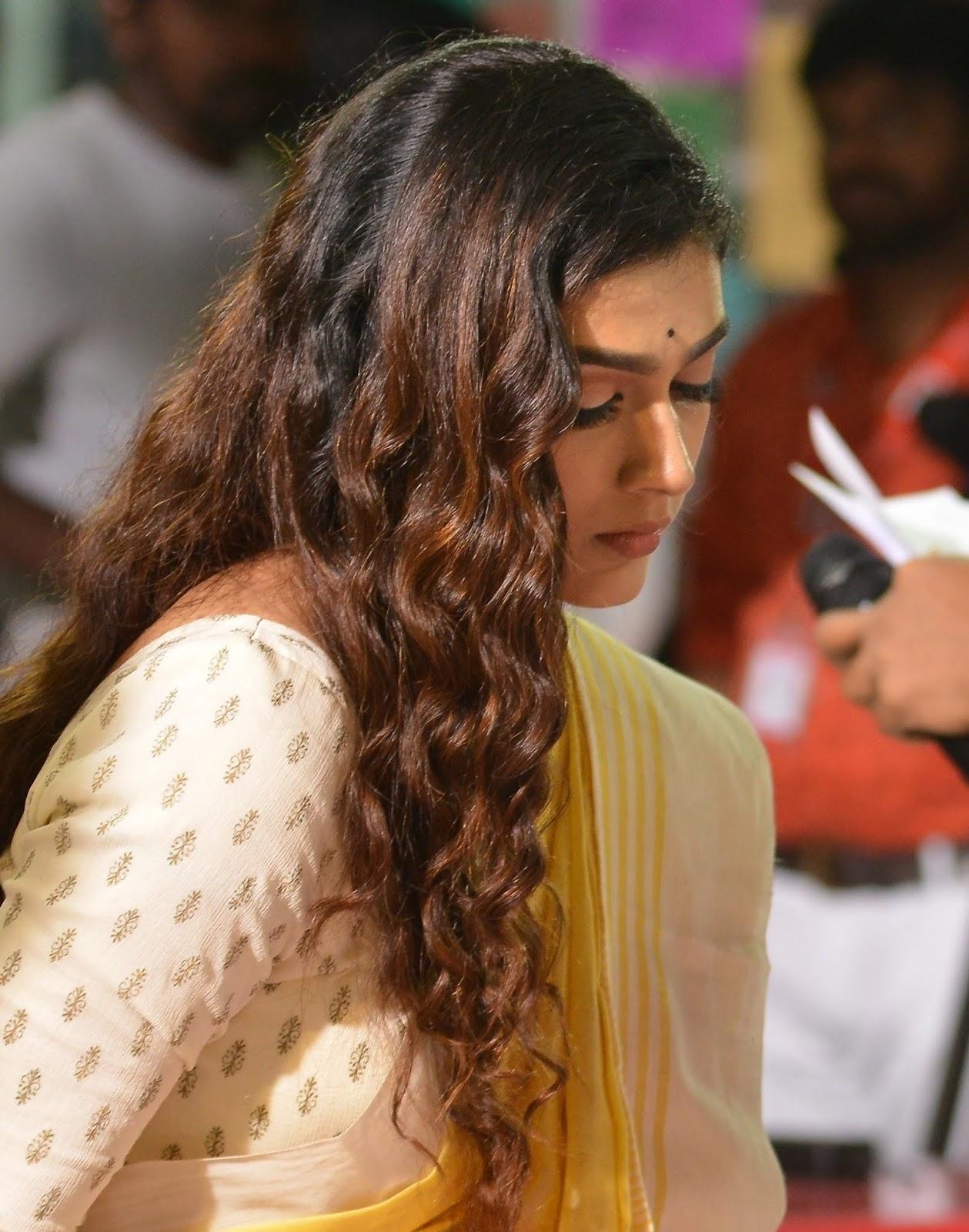 Actress Aakanksha Singh Latest Image Collection