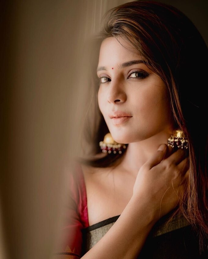 Actress Aathmika Hot Ravishing Images
