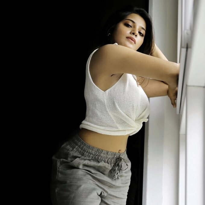 Actress Aathmika Hot Ravishing Images