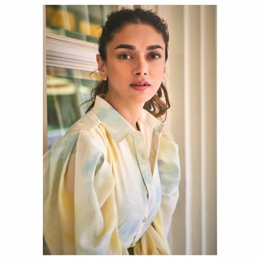 Actress Aditi Rao Hydari Hot Thigh Show
