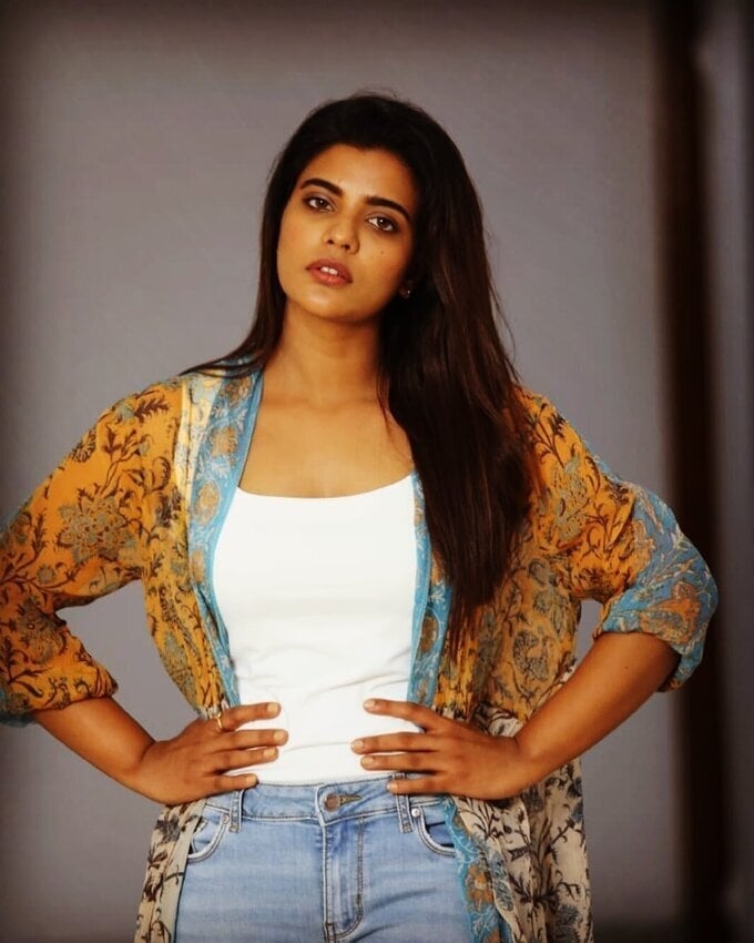 Actress Aishwarya Rajesh Hot Images