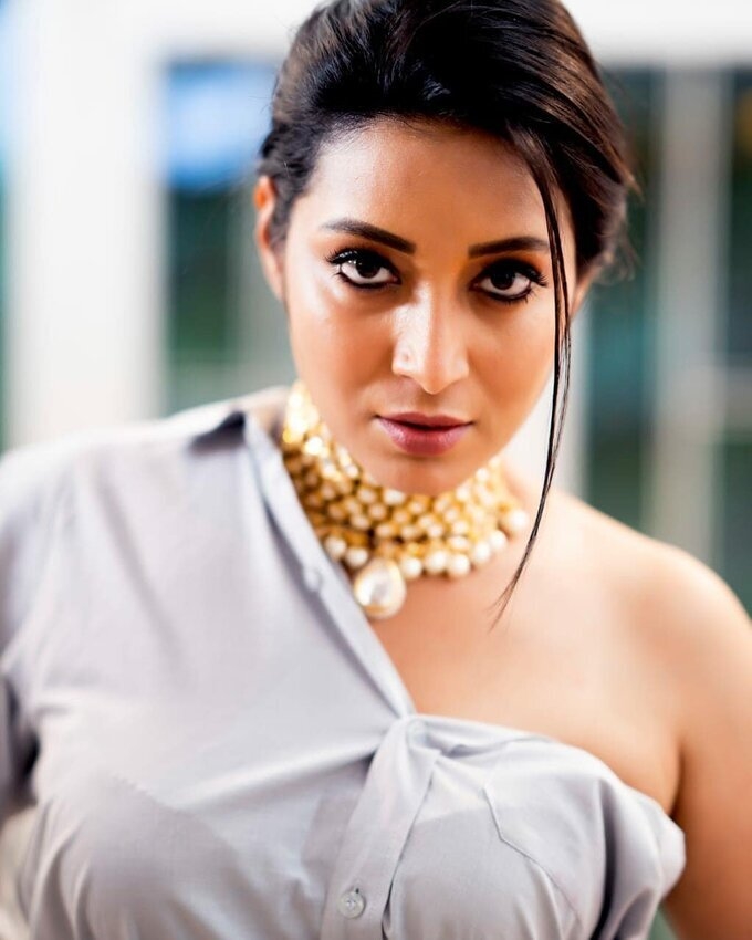Actress And Anchor Bhanu Sri Hot Images