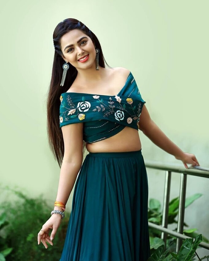 Actress And BiggBoss Contestant Monal Gajjar Latest Photo Collection