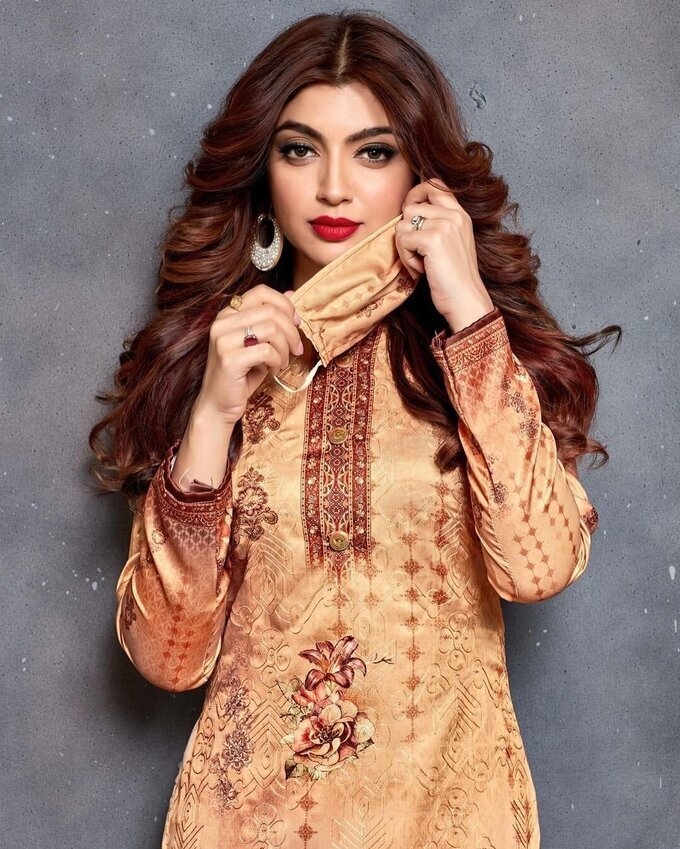 Actress And Model Akanksha Puri Latest Image Collection