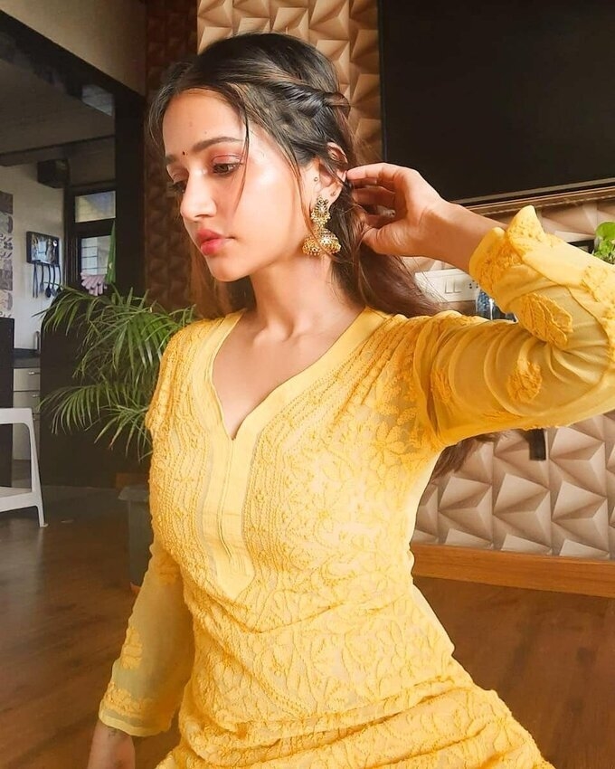 Actress And Model Anaika Soti Cute Images