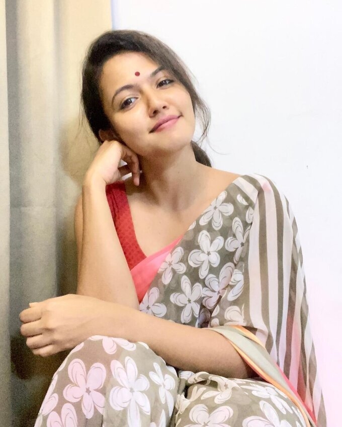 Actress And Model Aparna Das Latest Photo Collection