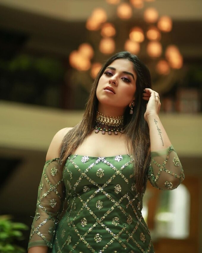 Actress And Model AparnaThomas Image Collection In Green Attire
