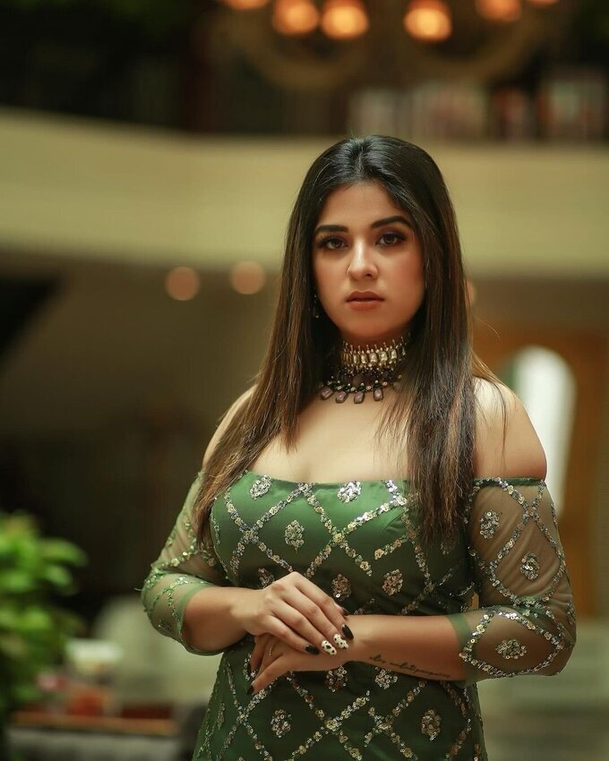 Actress And Model AparnaThomas Image Collection In Green Attire