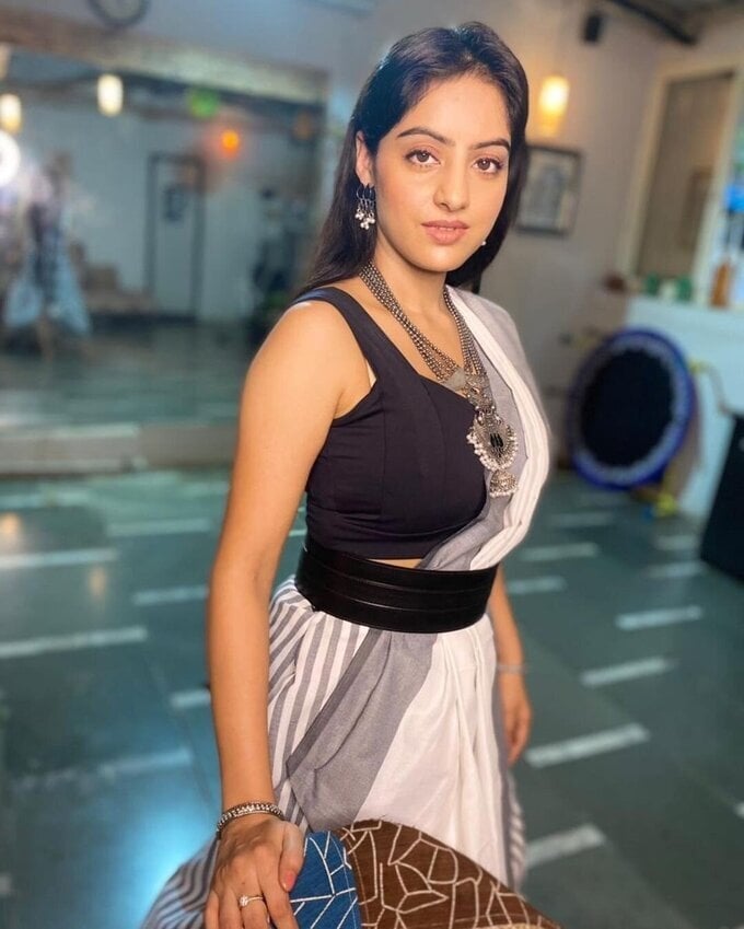 Actress And Model Deepika Singh Latest Photo Collection