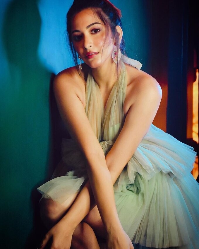 Actress And Model Eshanya Maheshwari Photo Collection